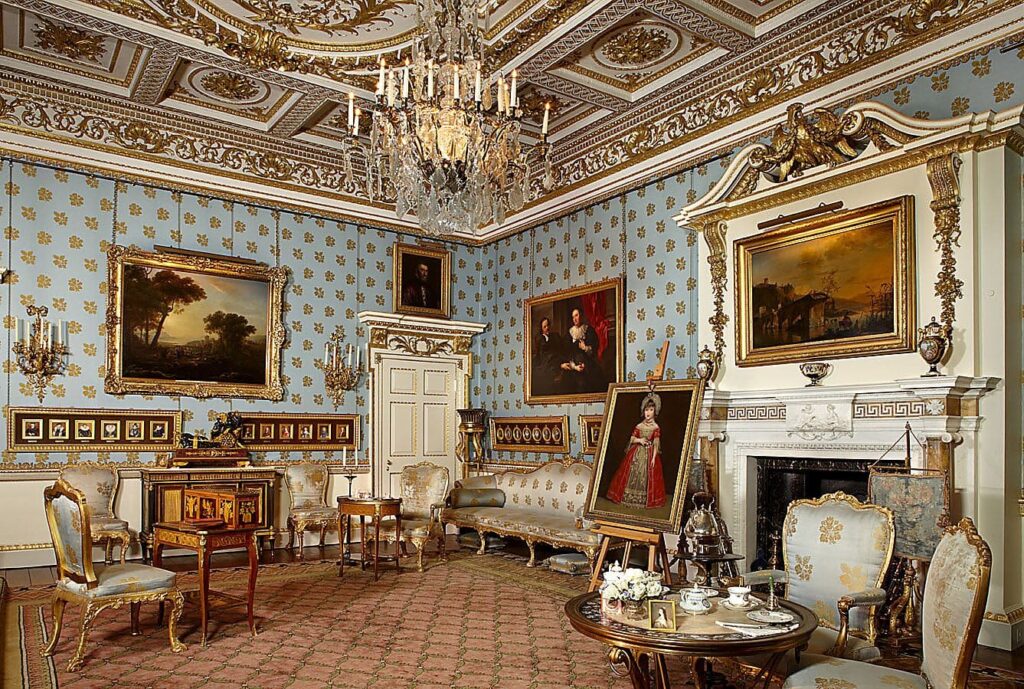 Blue Drawing Room (Woburn Abbey HPより)