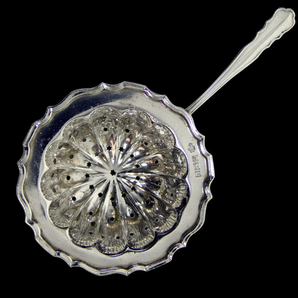 フラワーレース装飾のtea strainer